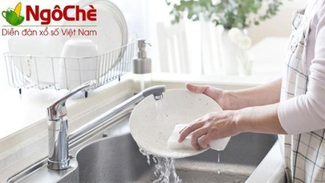 Nằm mơ thấy rửa chén bát là điềm báo gì?