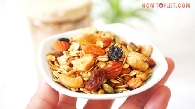 ngu-coc-nguyen-hat-granola-la-gi-hcmtoplist